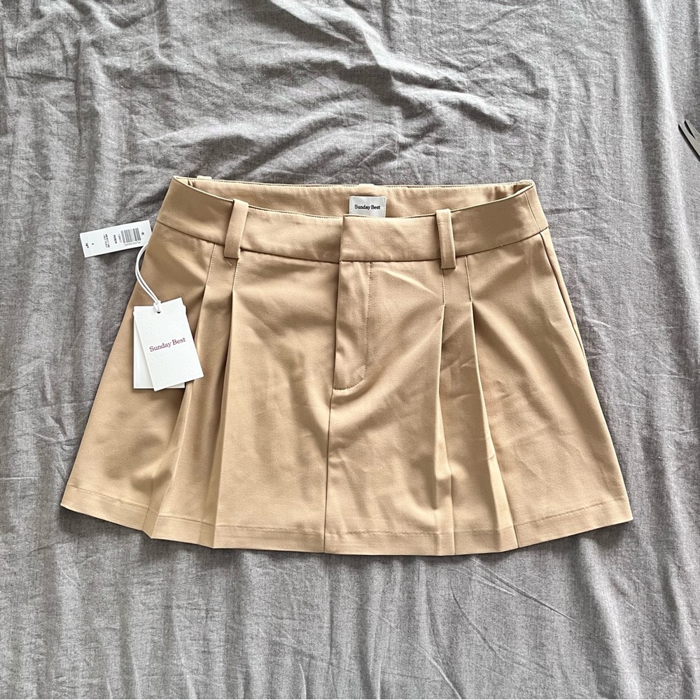 BRAND-NEW with TAGS Sunday Best Wicker Tan Pleated Mini Skirt Size 8